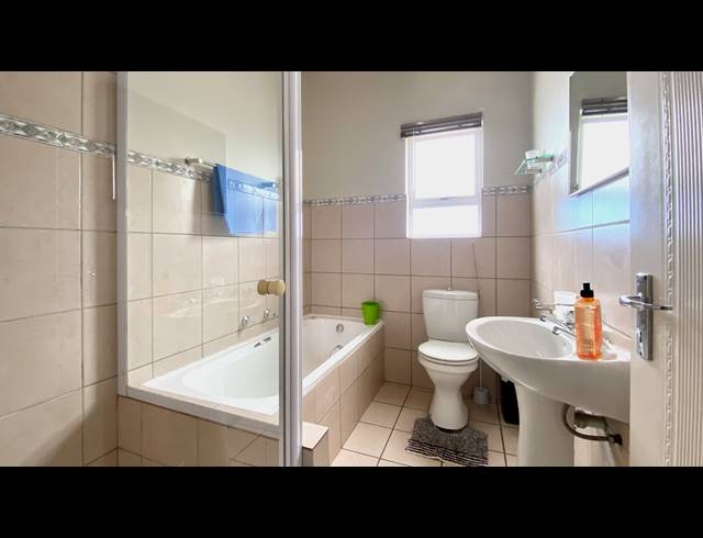 3 BEDROOM HOUSE FOR SALE IN GOLDEN MILE